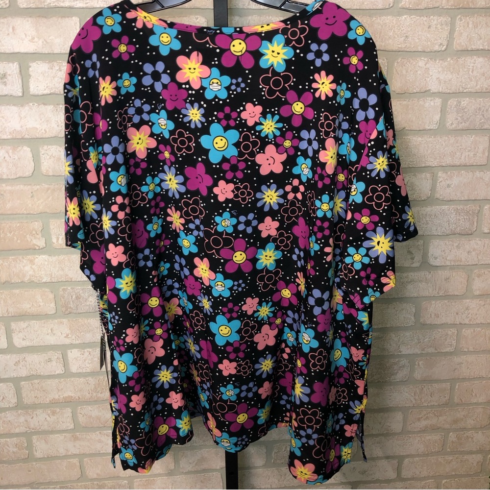 NWT Koi Basics Floral Smiley Face print short sleeve v neck scrub top size 5X - Picture 5 of 8